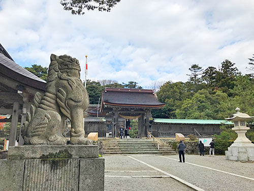 狛犬と神門