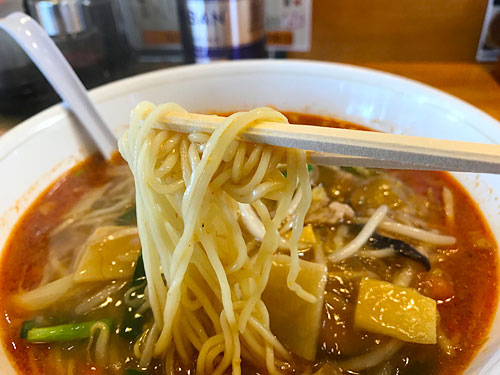 辛口らーめんの麺
