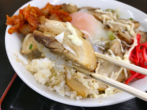 トッピング丼のごはんと具