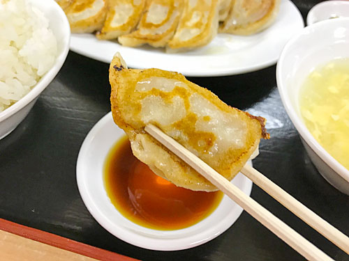 金石餃子店の餃子