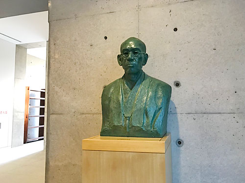 西田幾多郎胸像