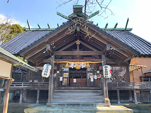宇多須神社の拝殿正面