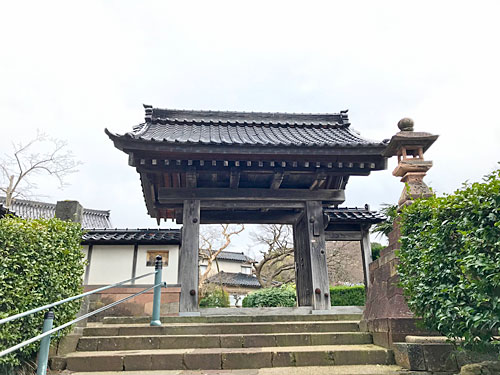 本光寺の山門