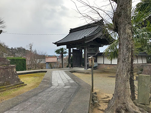 本光寺の境内