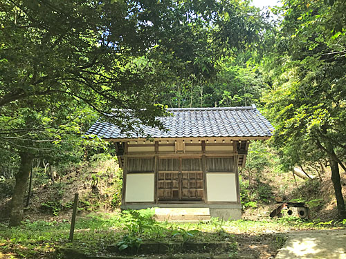 板屋神社の社殿全体