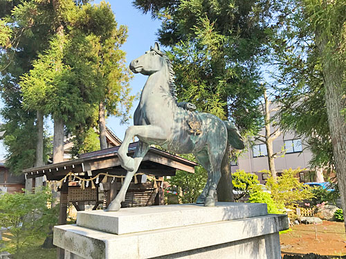 神馬像