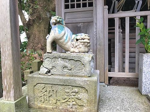 逆立ち狛犬
