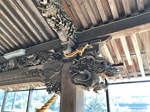 木鼻の龍の彫刻