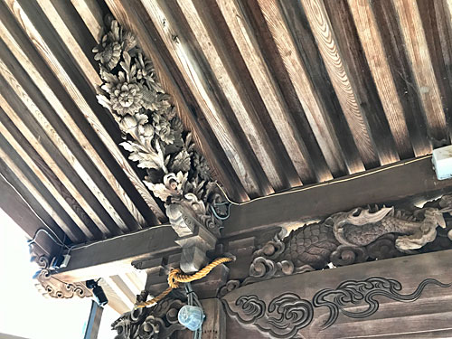 牡丹の彫刻