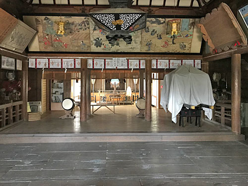 佐奇神社の拝殿内部