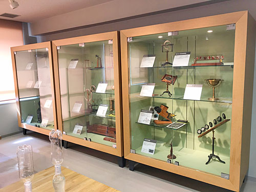 物理実験機器のコレクション