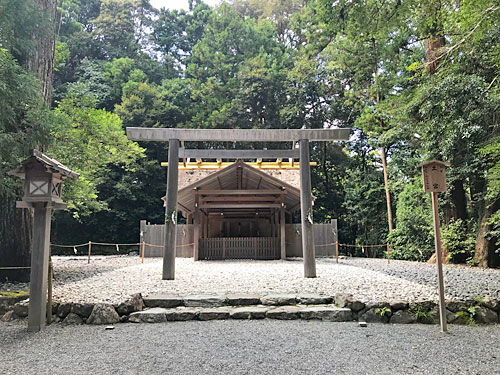 土宮　正面から