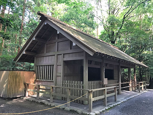 御厩の側面