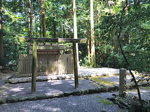 大津神社　正面から