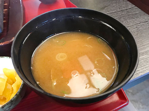 ステーキハウス大地　みそ汁