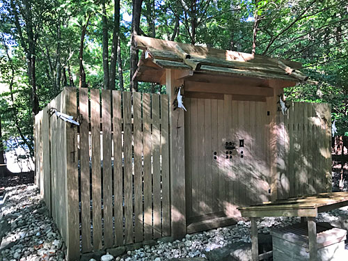 瀧祭神の社殿