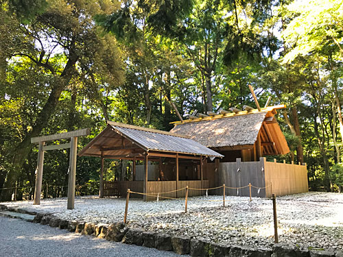 風日折宮の社殿