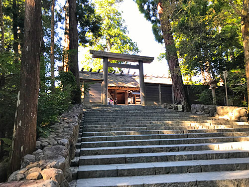 正宮へと続く階段