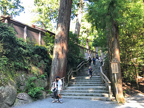 正宮の出口