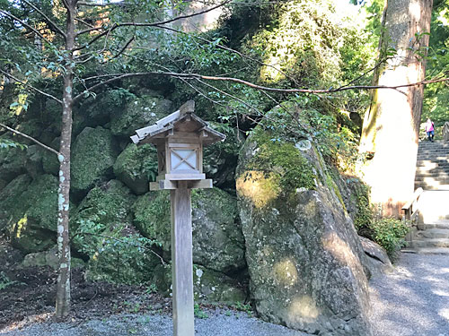 正宮の隅石垣
