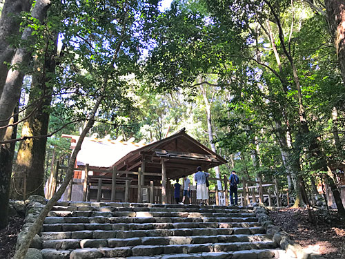 坂の上にある荒祭宮