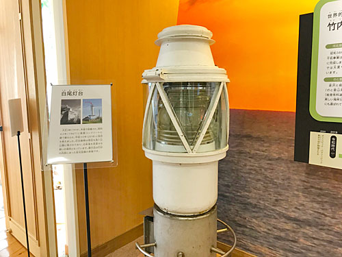 白尾灯台の投光器