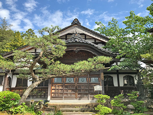 本堂正面