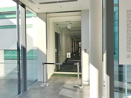 閉ざされた旧金沢偕行社側への入口