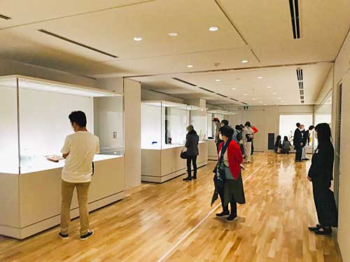 国立工芸館の展示室1