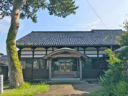 光山寺の本堂