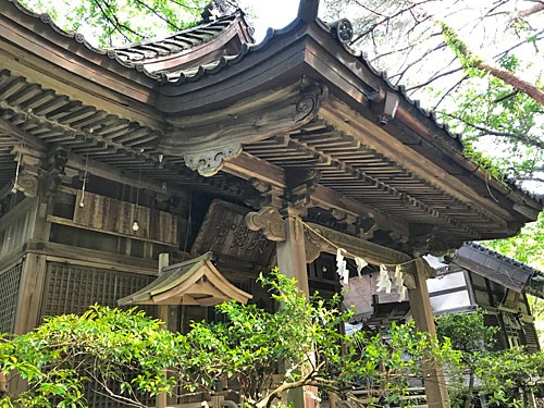 卯辰山天満宮の拝殿軒下