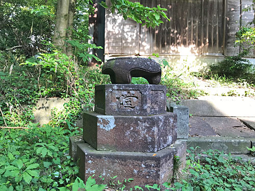 空っぽの台座