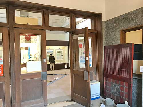 高岡市立博物館のエントランスホールB