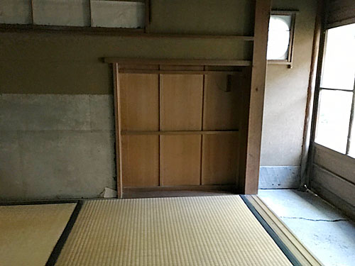 茶室の躙り口