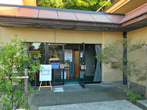 石川県立能楽堂の見学用入口