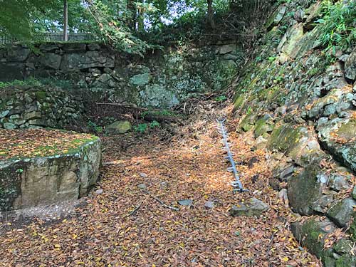 安土城天主のテラスの礎石