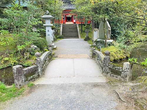 金沢神社までの参道