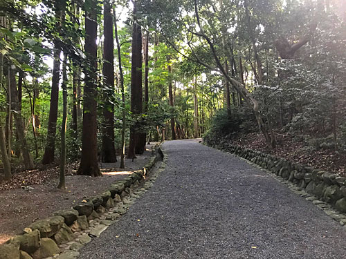 玉砂利の参道