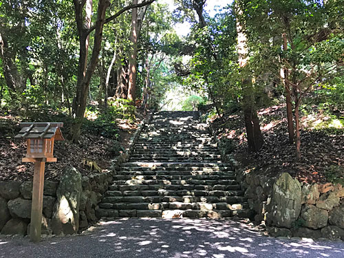 社殿へと繋がる階段