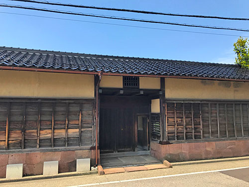 旧加賀藩士高田家跡の長屋門