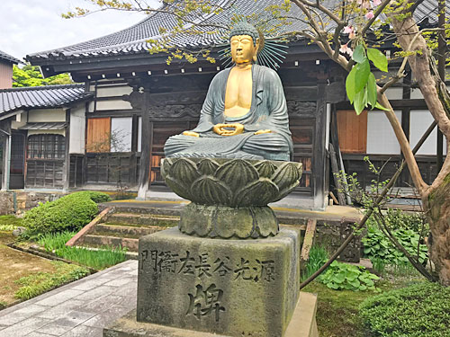 釈迦如来坐像