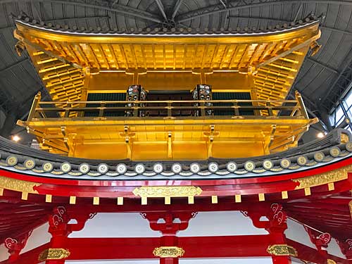 安土城天主を下から
