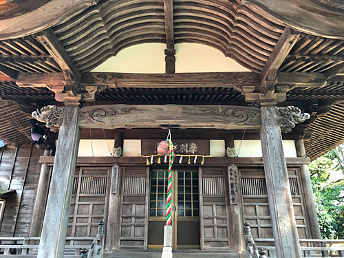 本堂入口のしつらえ