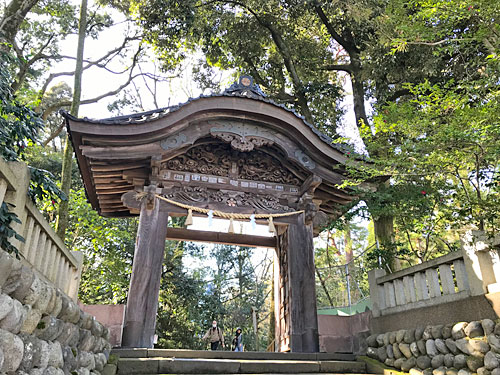 東神門正面から