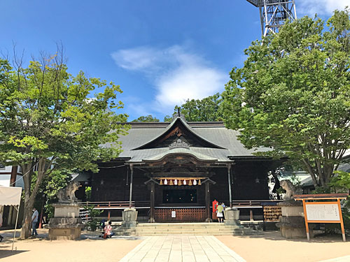 四柱神社の拝殿