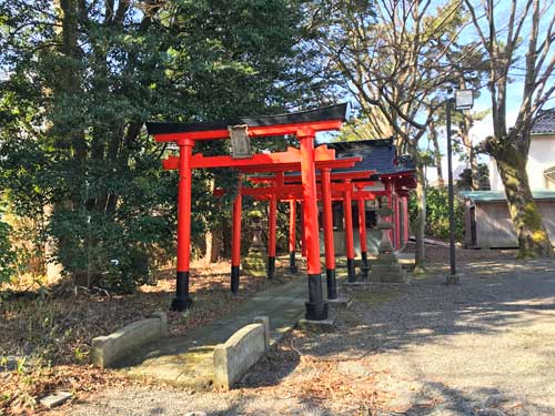 お稲荷さんの赤鳥居