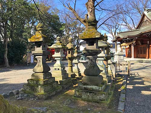 松任金剣宮の境内にある燈篭の塊