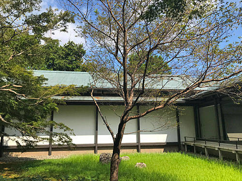 武家屋敷を意識した建物