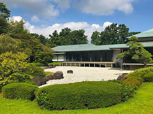 神社を意識した屋根