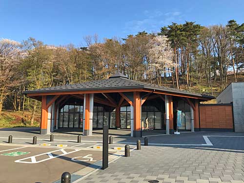 入口の丸い建物